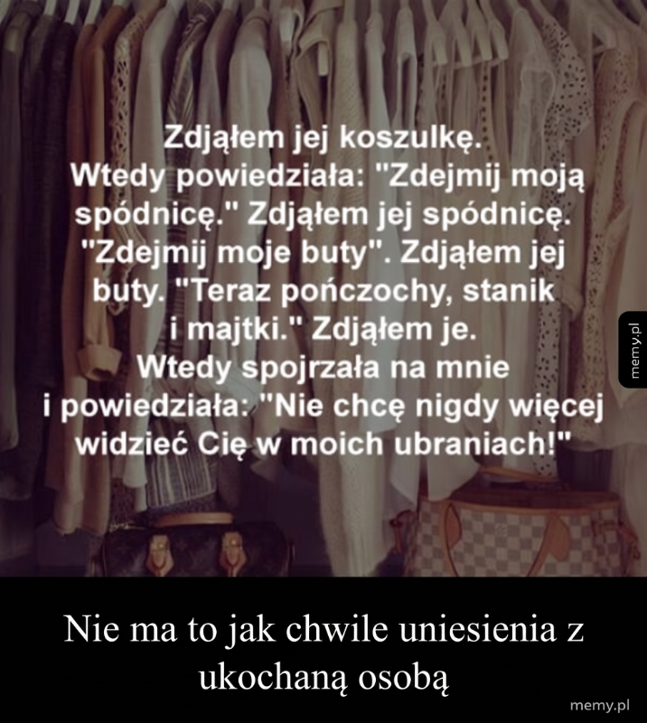 Kobieta w koszulce i spódnicy, z ubraniami w tle.