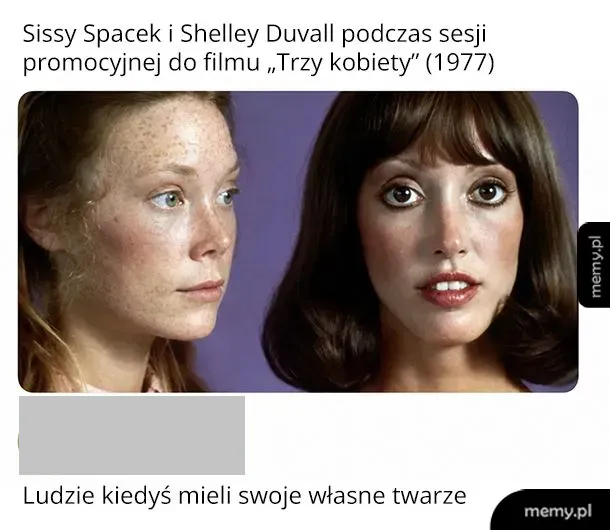 Dwie kobiety z różnymi stylami i wyglądem, jedna z piegami, druga z wyraźnym makijażem.