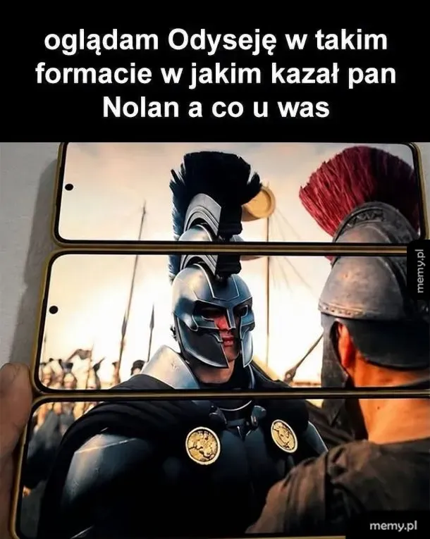 Trzy telefony z ekranami, na których widać scenę z filmu o wojownikach.