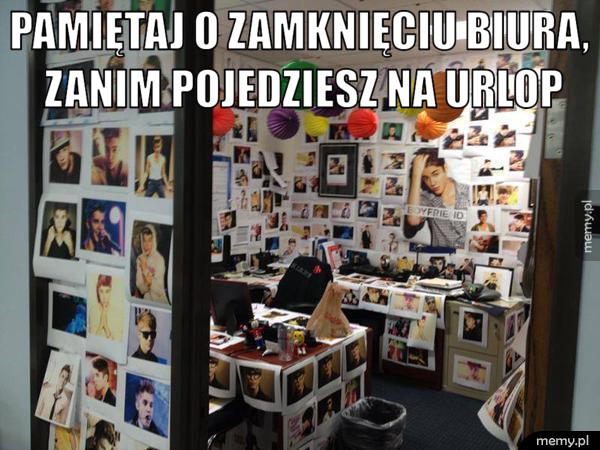 Zamknij buro przed wyjazdem.