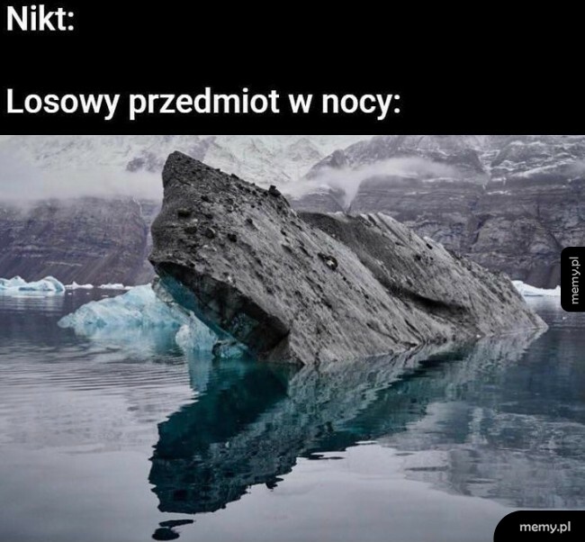 Losowy przedmiot w nocy