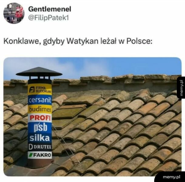 Komin na dachu obklejony logami firm budowlanych.