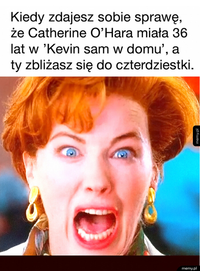 Kadr z filmu Kevin sam w domu przedstawiający krzyczącą matkę.