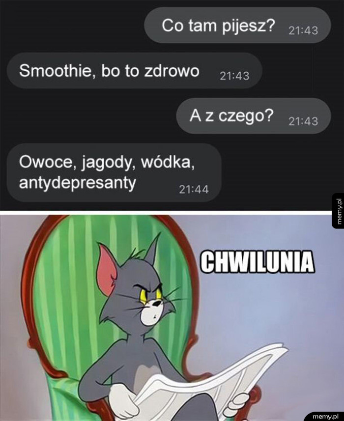 Zrzut ekranu z rozmowy tekstowej i kot Tom z gazetą.