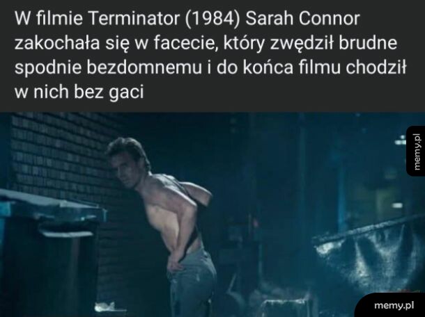 Mężczyzna w samych spodniach w zaułku w nocy z filmu Terminator.
