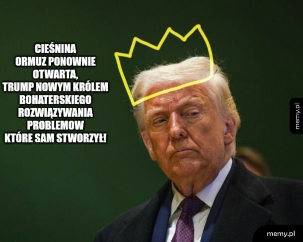 Donald Trump z namalowaną żółtą koroną na głowie.