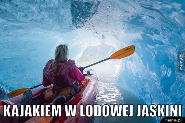 Kajakiem w lodowej jaskini